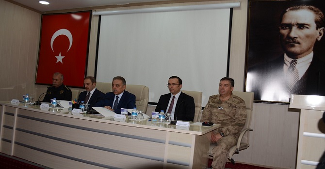 Hakkari’de muhtarlar toplantısı yapıldı