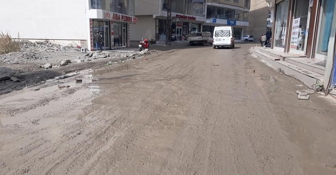 Yüksekova'da çamur devri!