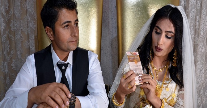 Yüksekova'da Davetlilere çam ve çınar tohumu dağıttı