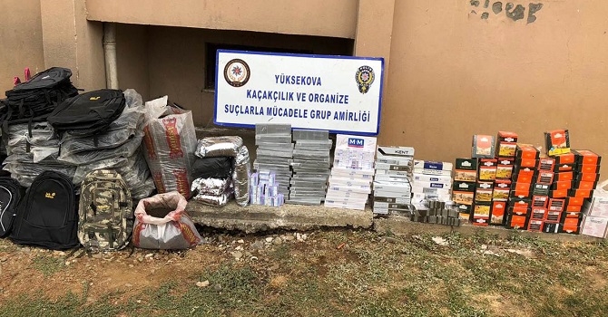 Hakkari'deki yol kontrollerinde çok sayıda kaçak malzeme ele geçirildi
