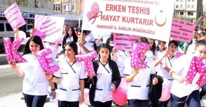 Hakkari'de meme kanseri farkındalık yürüyüşü düzenlendi