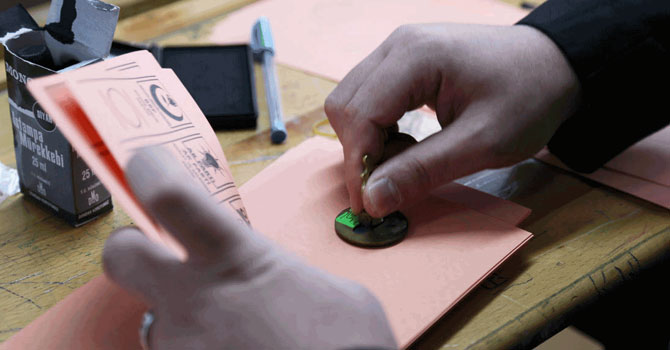 Hakkari'de 33 muhtar görevden alındı