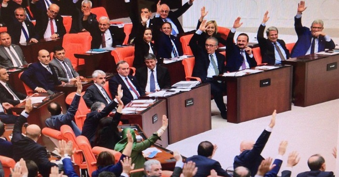 MHP kararını değiştirdi, EYT önergesi reddedildi