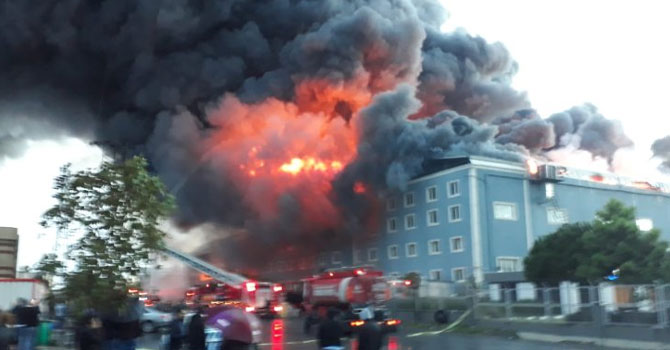 İstanbul'da fabrikalarda yangın