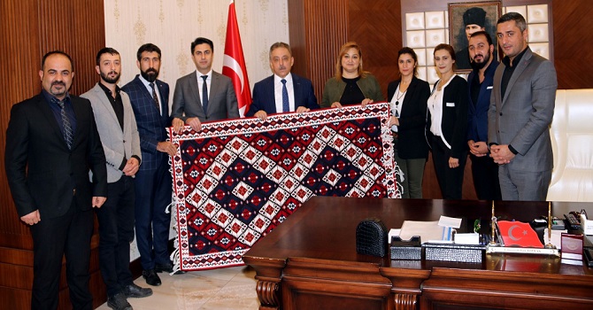 'Reng-i Hakari' Vali Toprak’ı ziyaret etti