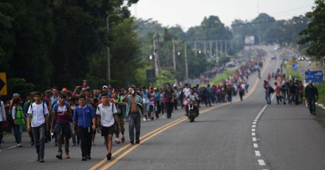 Orta Amerikalı binlerce göçmen neden ABD'ye yürüyor?