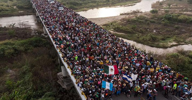 Trump göçmenleri ateş açmakla tehdit etti