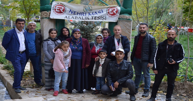 Hakkarili engelliler Şemdinli Nehri'de dua etti!