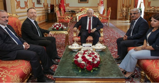 'HDP'li Sancar: Binali Yıldırım konulara yapıcı yaklaşıyor'