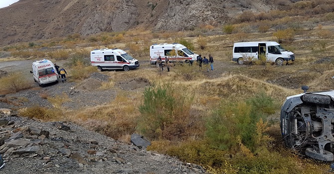 Hakkari'de 3 Polis Kazada Yaralandı