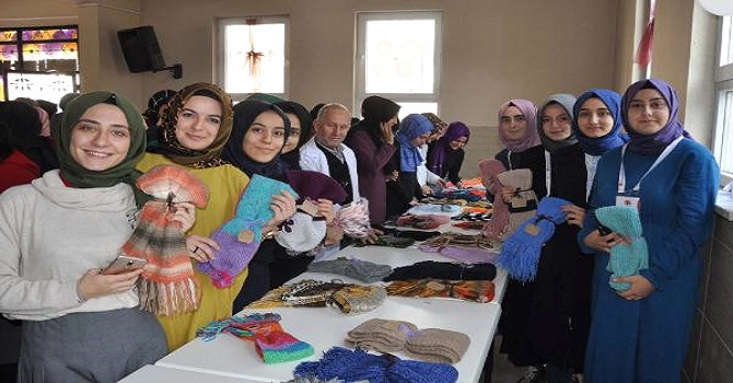Bursa'dan Yüksekovalı Öğrenciler İçin Atkı Ördüler