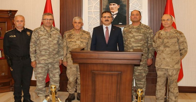 Jandarma Genel Komutanı Orgeneral Çetin, Hakkari Valisi Akbıyık'ı Ziyaret Etti