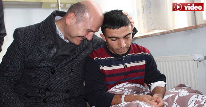Bakan Soylu, Hakkari'de yaralı askerleri ziyaret etti