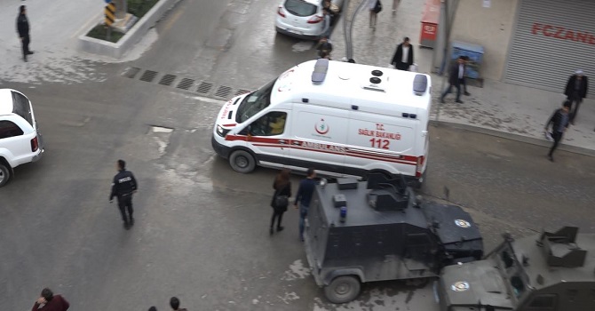 Hakkari'de füze saldırısı: 3 işçi yaralandı