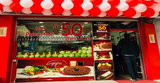 Çiğköfteci Hasan Aybak öğretmenler günün kutladı