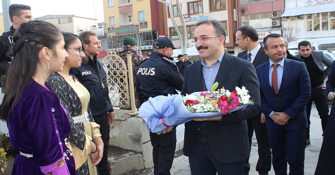 Bakan yardımcısı İsmail Çataklı Hakkari'de