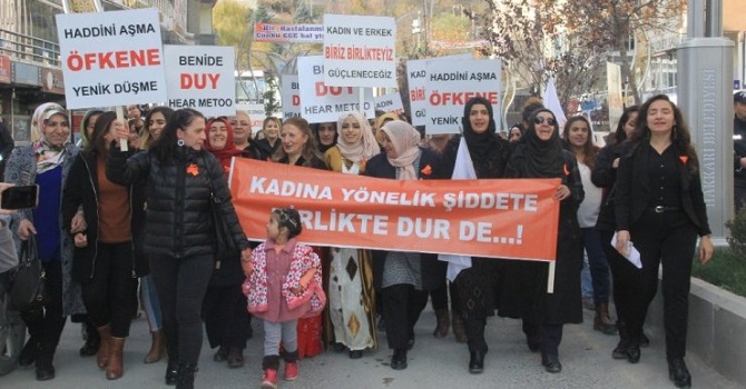 Hakkari'de, Kadına Yönelik Şiddete Karşı Yürüdüler