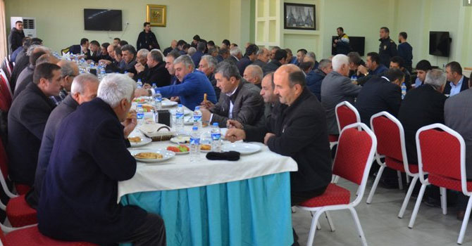 Yüksekova Kaymakamı, muhtarlarla buluştu