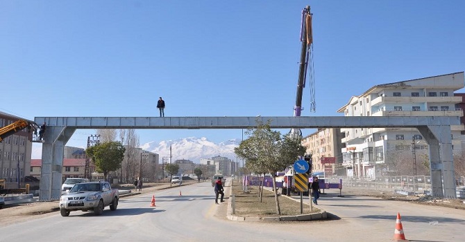Yüksekova İlk Üst Geçidine Kavuşuyor