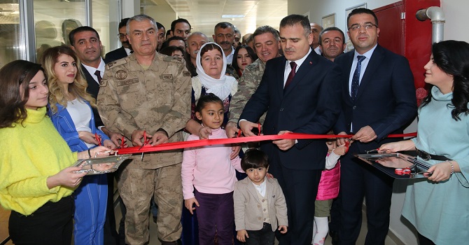 Hakkari'de Şehit Yusuf Adıyaman kütüphanesi açıldı!