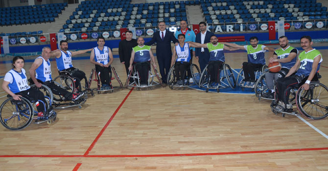 Vali Akbıyık, Sümbül Engellilerin maçını izledi