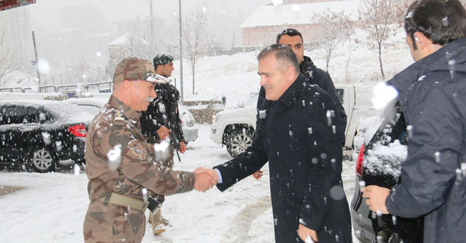 Hakkari Valisi Akbıyık'ın iade-i ziyaretleri sürüyor!