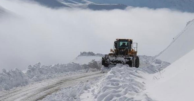 Hakkari'de 3 köy ile 13 mezra yolu kapalı!
