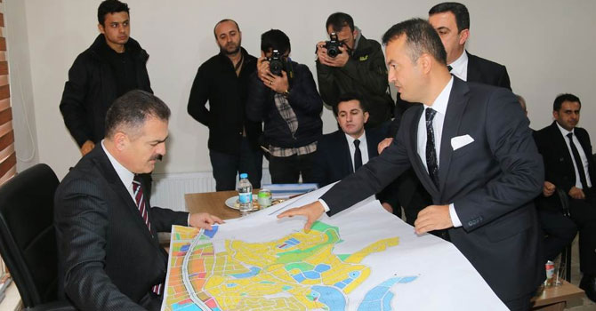 Hakkari Valisi Akbıyık'ın Yüksekova temasları