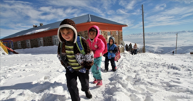 Başkale ve Bahçesaray'da Okullara Kar Tatili