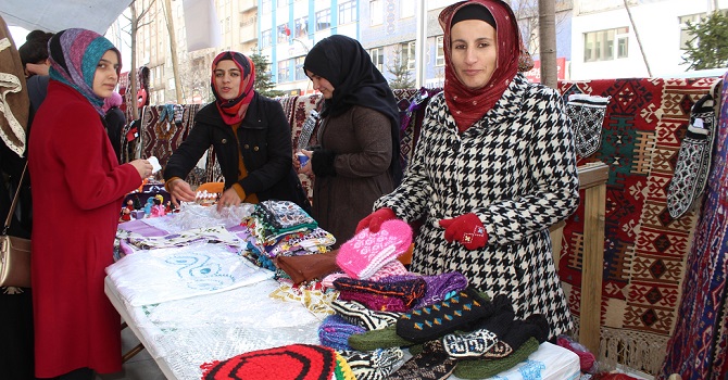 Hakkari'de Ak Kadınlardan " Yerli Üretir, Milli Tüketir" Projesine Destek