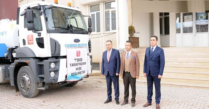 TBB, Yüksekova Belediyesi'ne araç hibe etti