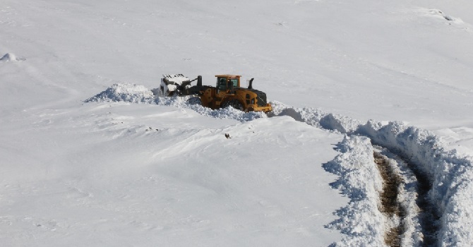 Hakkari'de 33 Köy 73 Mezra yolu, ulaşıma kapandı