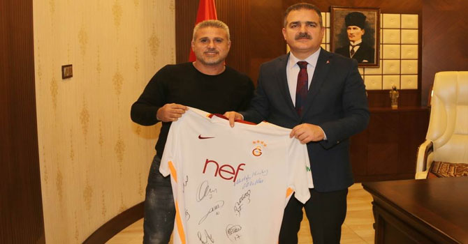 Galatasaraylı eski oyuncudan Akbıyık'a ziyaret