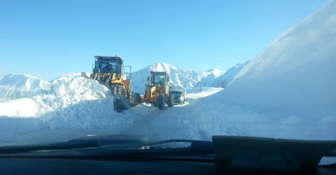 Hakkari'de karla mücadele çalışması