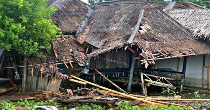 Endonezya'da tsunami: 168 ölü