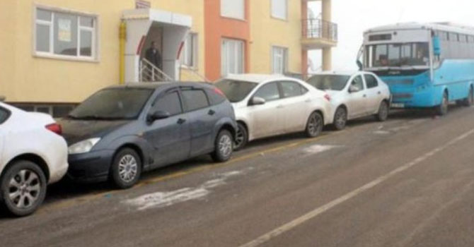 Direksiyon başında kalp krizi geçirdi yedi araca çarptı