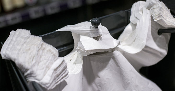 Naylon poşetler kasalarda okutulmaya başlandı