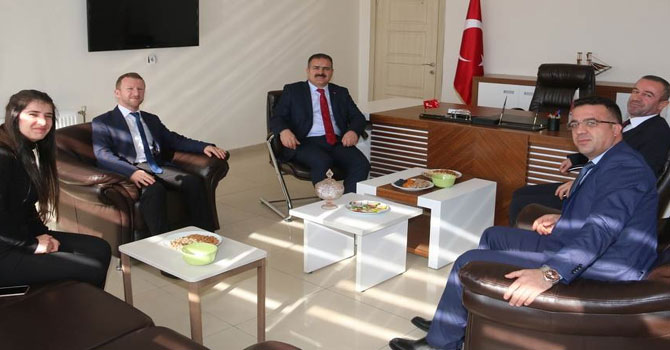 Vali Akbıyık'tan Hakkari Barosu'na ziyaret