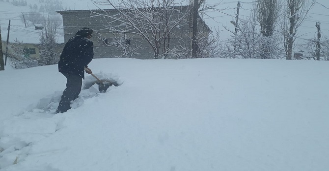 Hakkari'de 22 köy 67 mezra yolu kapalı!