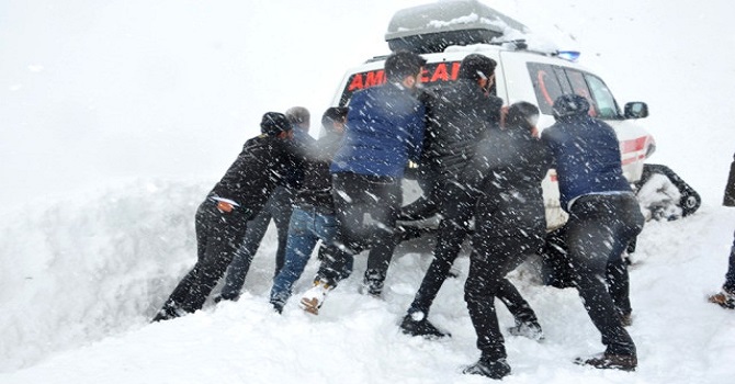 Yüksekova'da 6 Saatlik Hasta Kurtarma Operasyonu