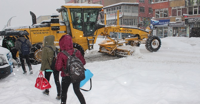 Hakkari'de okullar tatil edildi!