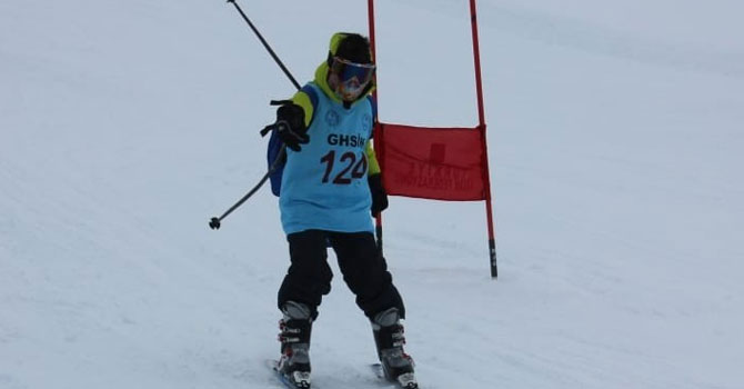 Hakkâri’de Okullar Arası Alp Disiplini kayak yarışması