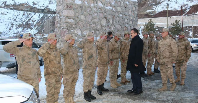 Vali Akbıyık'tan Yeni Köprü Karakolu'na ziyaret