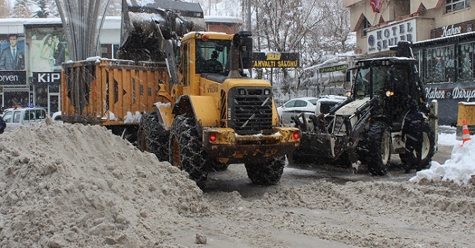 Hakkari'de kar temizleme çalışması