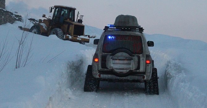 Hakkari'de 2 bin 800 rakımda hasta kurtarma operasyonu