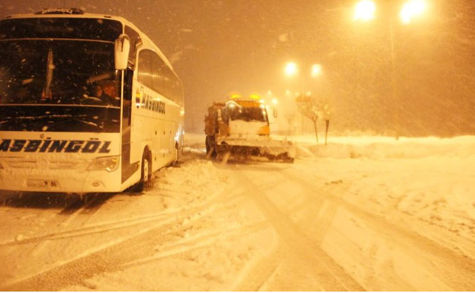 Bingöl'ün komşu illerle karayolu bağlantısı kesildi