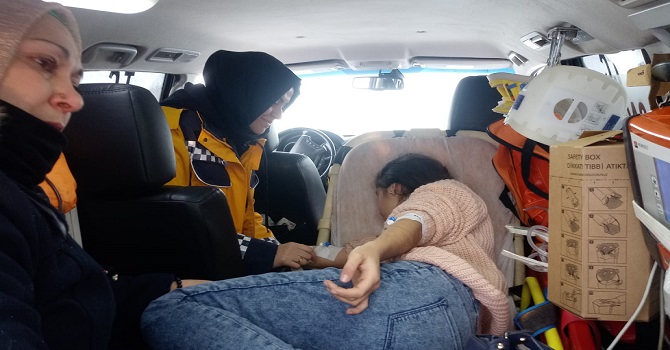 Hakkari'de hasta çocuğa ekiplerin yolu açmasıyla ulaşıldı