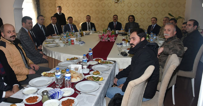 Akbıyık, Gazeteciler ve idarecilerle bir araya geldi!