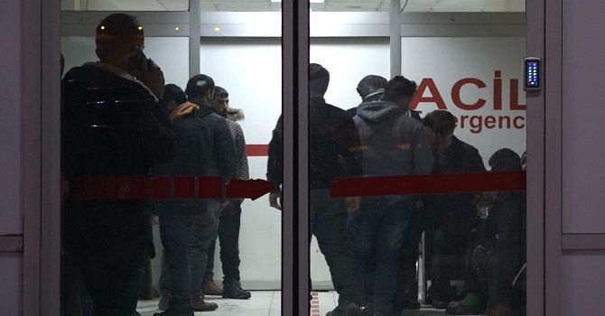 Hakkari'de Odun sobası patladı: 1'i ağır 2 yaralı