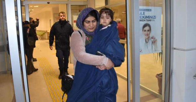 Kuşadası açıklarında göçmenleri taşıyan bot battı